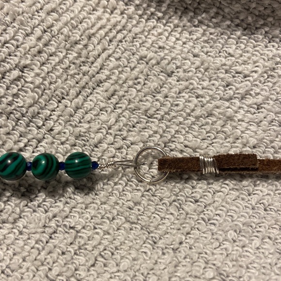 HP⭐️ Handmade Malachite & Sapphire on wire wrapped suede. New - Picture 10 of 11